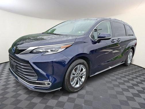 2022 Toyota Sienna Platinum 7 Passenger
