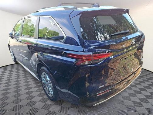 2022 Toyota Sienna Platinum 7 Passenger