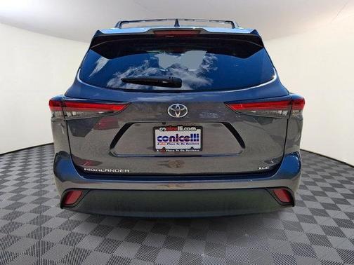 Magnetic Gray Metallic 2023 Toyota Highlander XLE