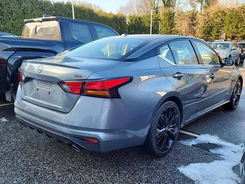 2023 Nissan Altima SR FWD
