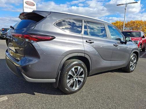 2025 Toyota Highlander XLE