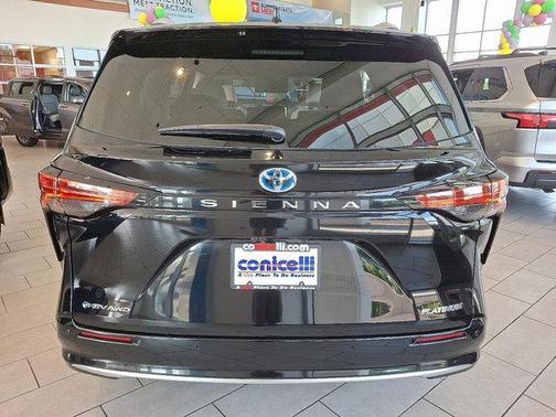 2025 Toyota Sienna Platinum