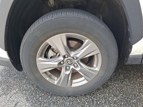 Ice Cap 2023 Toyota RAV4 Hybrid XLE