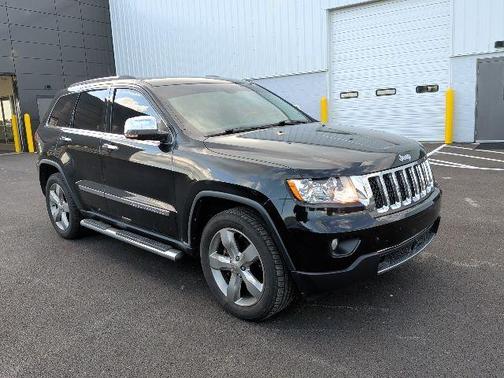Brilliant Black Crystal Pearlcoat 2013 Jeep Grand Cherokee Overland
