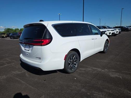PW7 2027 Chrysler Pacifica LIMITED