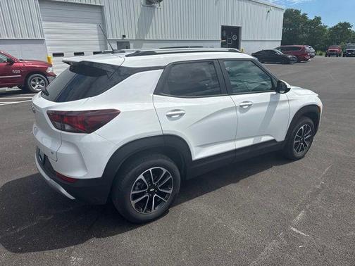 Summit White 2024 Chevrolet Trailblazer LT
