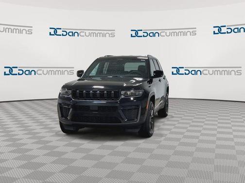 Diamond Black 2026 Jeep Grand Cherokee Laredo