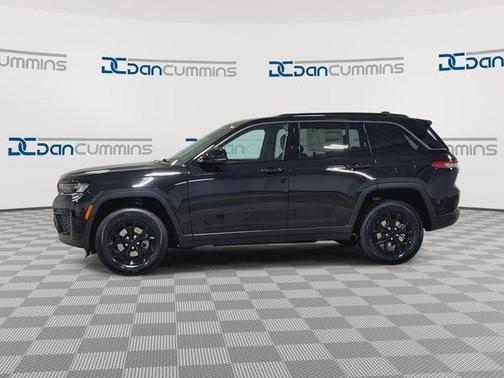 Diamond Black 2026 Jeep Grand Cherokee Laredo