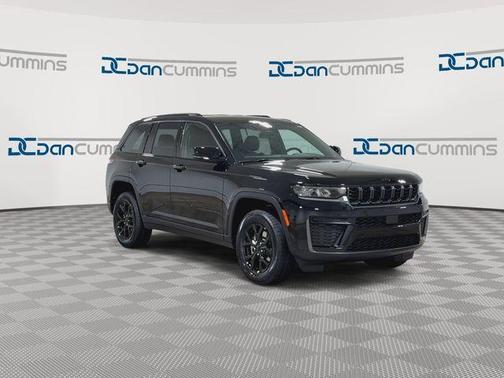 Diamond Black 2026 Jeep Grand Cherokee Laredo