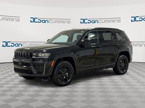 Diamond Black 2026 Jeep Grand Cherokee Laredo