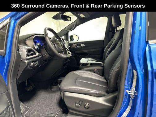 Hydro Blue Pearlcoat 2026 Chrysler Pacifica Select