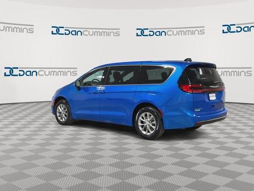 Hydro Blue Pearlcoat 2026 Chrysler Pacifica Select