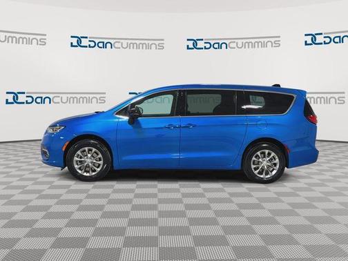 Hydro Blue Pearlcoat 2026 Chrysler Pacifica Select