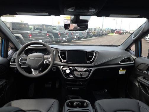 PBJ 2027 Chrysler Pacifica SELECT