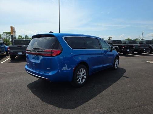 PBJ 2027 Chrysler Pacifica SELECT