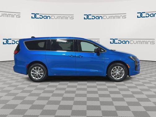 PBJ 2027 Chrysler Pacifica SELECT