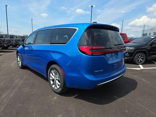 PBJ 2027 Chrysler Pacifica SELECT