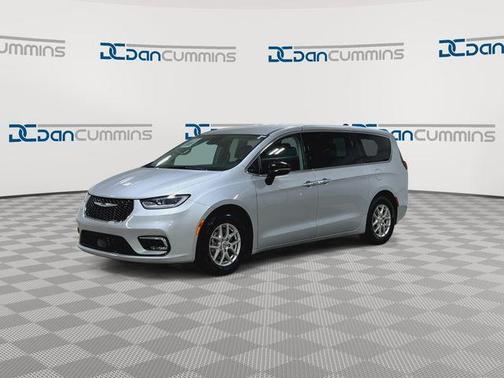 Silver Mist Clearcoat 2024 Chrysler Pacifica Touring-L