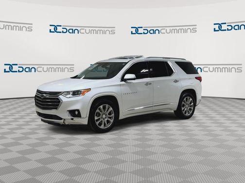 Iridescent Pearl Tricoat 2018 Chevrolet Traverse Premier