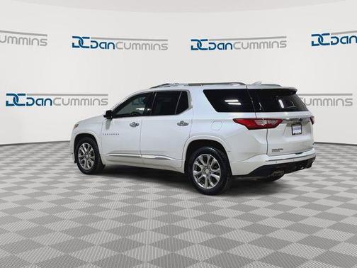 Iridescent Pearl Tricoat 2018 Chevrolet Traverse Premier