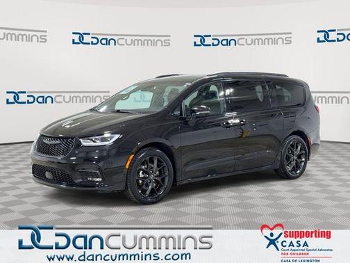 Diamond Black 2025 Chrysler Pacifica Limited