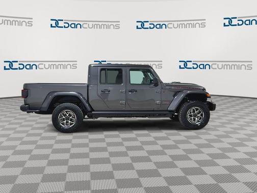 Granite Crystal Clearcoat Metallic 2026 Jeep Gladiator Rubicon