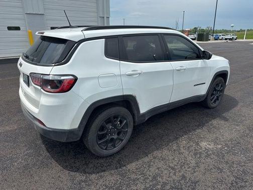 Bright White Clearcoat 2026 Jeep Compass Latitude