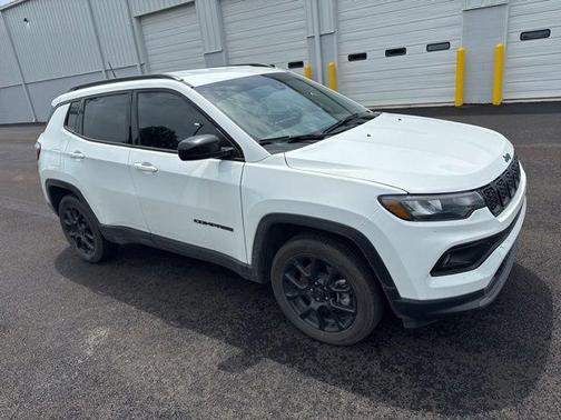 Bright White Clearcoat 2026 Jeep Compass Latitude