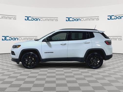 Bright White Clearcoat 2026 Jeep Compass Latitude