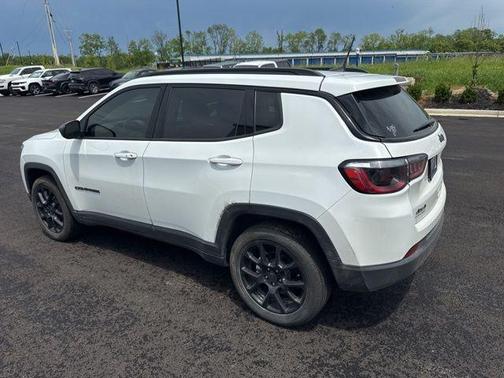 Bright White Clearcoat 2026 Jeep Compass Latitude