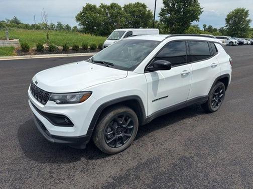 Bright White Clearcoat 2026 Jeep Compass Latitude
