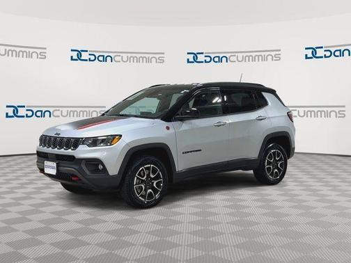 Silver Zynith 2025 Jeep Compass Trailhawk