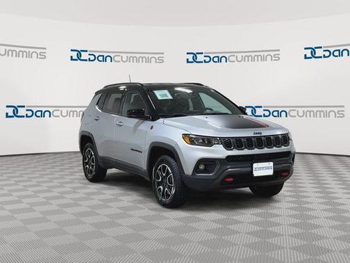 Silver Zynith 2025 Jeep Compass Trailhawk