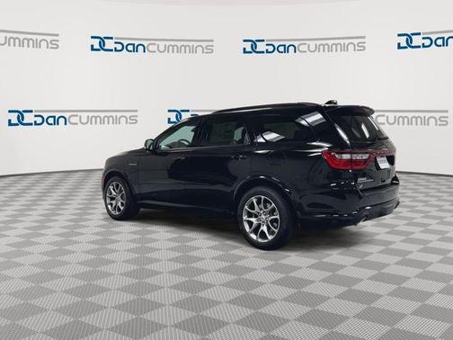 DB Black Crystal Clearcoat 2026 Dodge Durango GT Plus HEMI V8