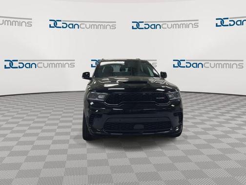 DB Black Crystal Clearcoat 2026 Dodge Durango GT Plus HEMI V8