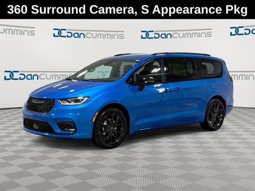 Hydro Blue Pearlcoat 2026 Chrysler Pacifica Select