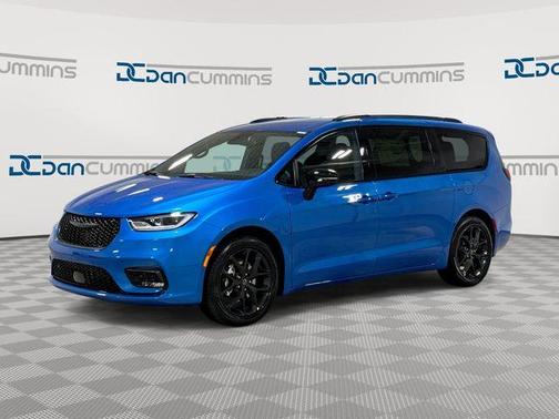 Hydro Blue Pearlcoat 2026 Chrysler Pacifica Select