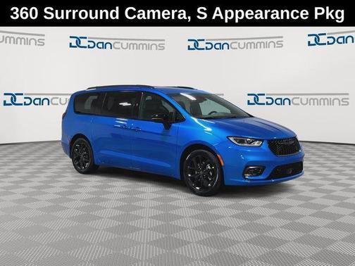 Hydro Blue Pearlcoat 2026 Chrysler Pacifica Select
