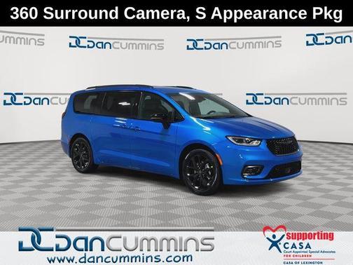 Hydro Blue Pearlcoat 2026 Chrysler Pacifica Select