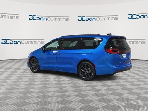 Hydro Blue Pearlcoat 2026 Chrysler Pacifica Select