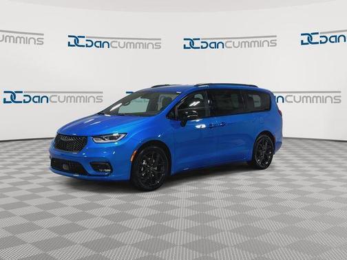 Hydro Blue Pearlcoat 2026 Chrysler Pacifica Select