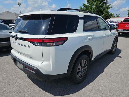 Glacier White 2025 Nissan Pathfinder SV