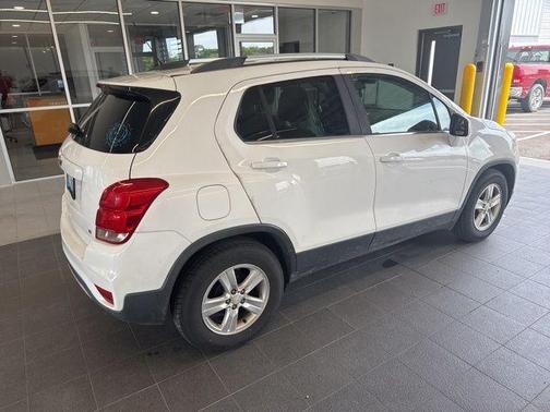 Summit White 2017 Chevrolet Trax LT