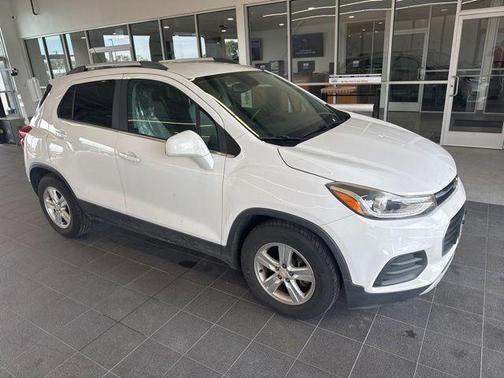 Summit White 2017 Chevrolet Trax LT