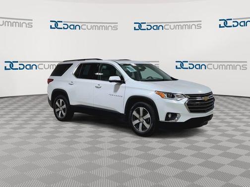 Iridescent Pearl Tricoat 2020 Chevrolet Traverse LT Leather