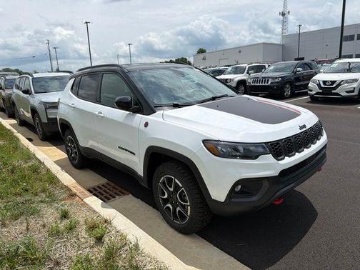 Bright White Clearcoat 2026 Jeep Compass Trailhawk