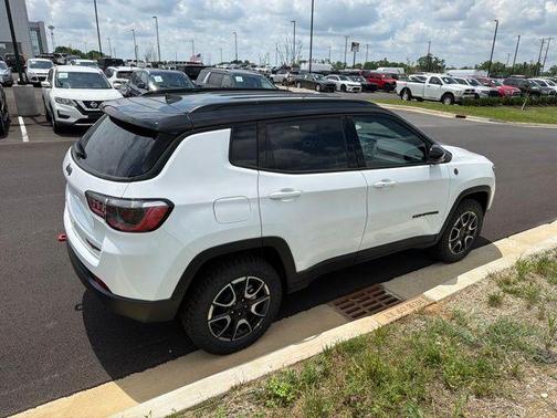 Bright White Clearcoat 2026 Jeep Compass Trailhawk