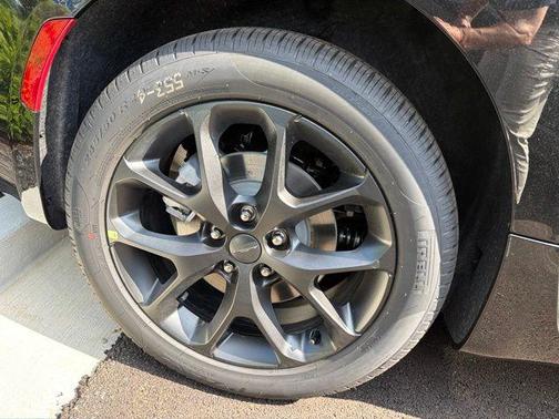 Diamond Black 2027 Chrysler Pacifica LIMITED