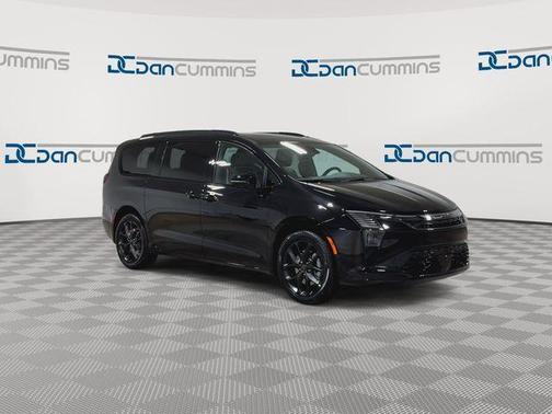 Diamond Black 2027 Chrysler Pacifica LIMITED