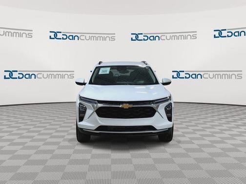 Summit White 2025 Chevrolet Trax LT